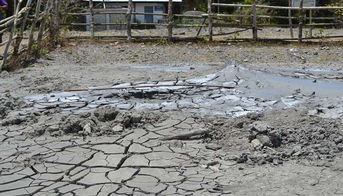 You should be careful when you visit mud volcano Diglipur