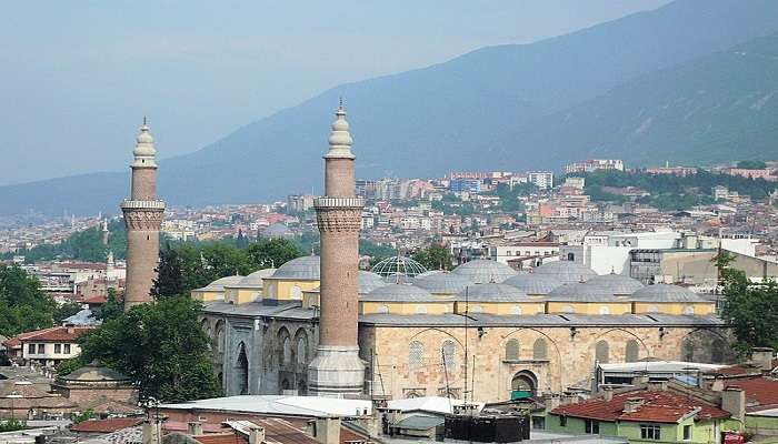 Visit the Grand Mosque of Bursa, one of the best things to do in Busra 