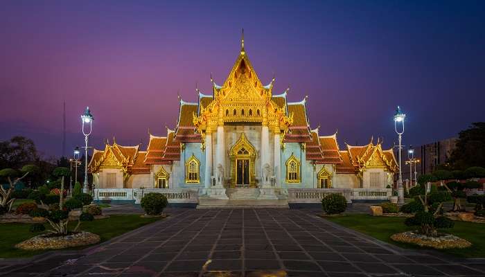 Wat Benchamabophit Temple, a popular tourist spot near Wat Intharawihan. 