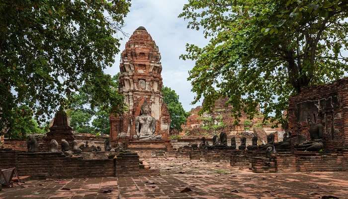 Behold the timeless beauty Wat Mahathat on Rattanakosin Island.