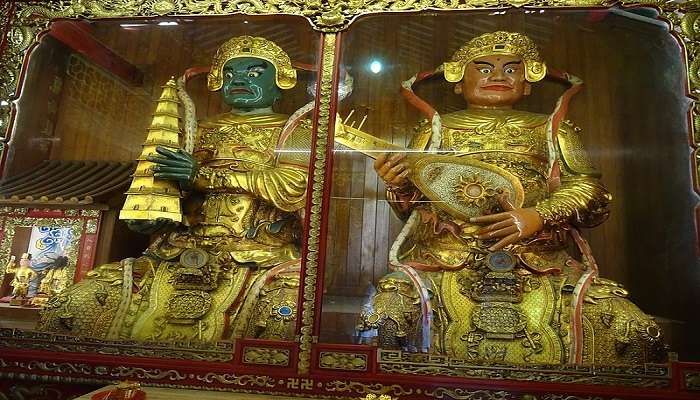 Four Heavenly Kings at Wat Mangkon Kamalawat, each holding their symbolic instruments