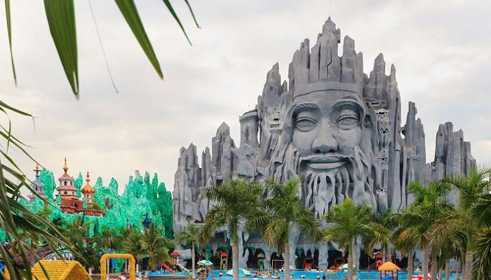 Suoi Tien Theme park has extremely well-designed and constructed historical structures and cultural icons