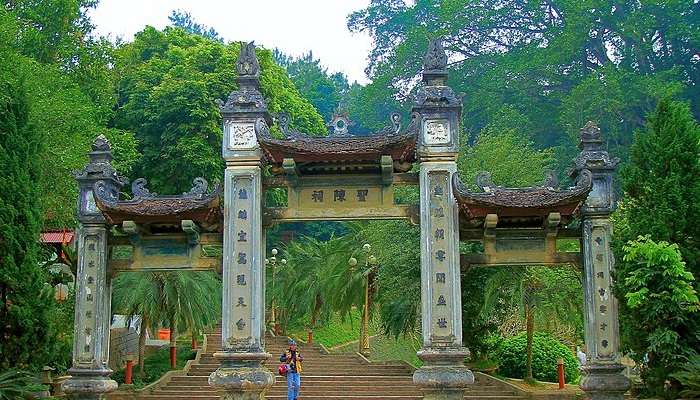 Tam Quan Gate is the face of Bai Dinh Pagoda