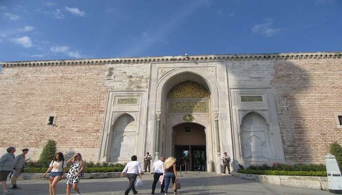 You can visit Topkapi Palace Museum throughout the year
