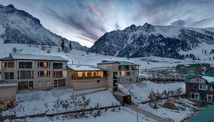 Hotel Snowland in Sonmarg is a perfect place for a perfect vacation in the midst of mighty hills