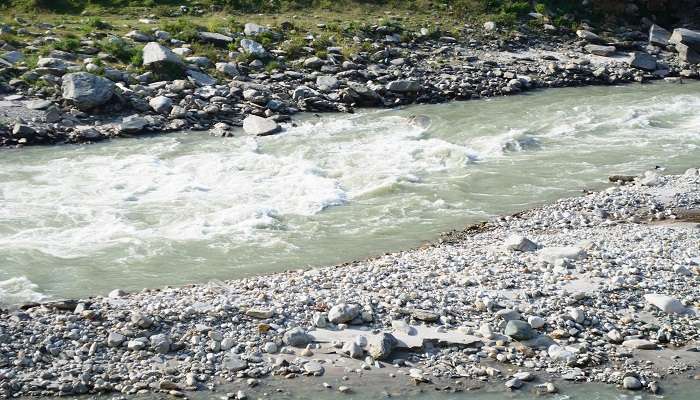 Kedarnath is located on the banks of River Mandakini.