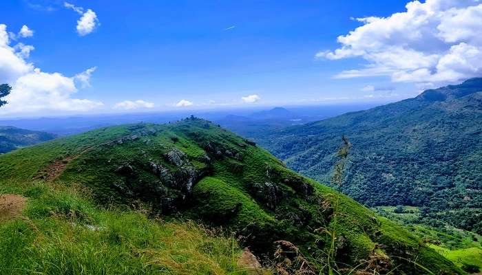 Adam’s Peak, C’est l’une des meilleur lieux touristiques du Sri Lanka