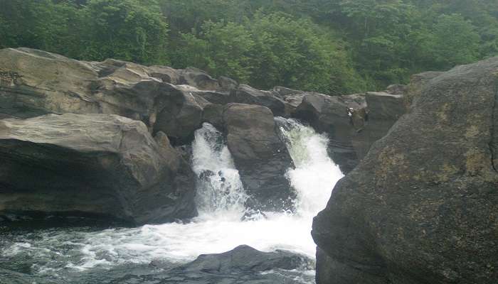 Do adventures at the waterfall.