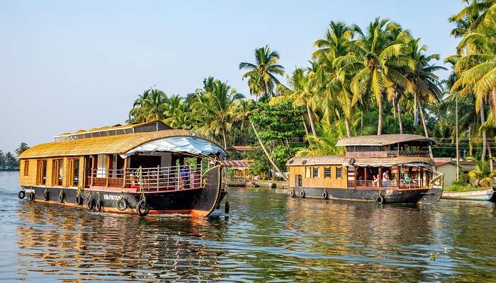 Experience House boats in Alappuzha Backwaters