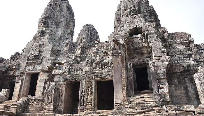 Out of all amazing temples in Thailand, Angkor Thom is considered to be one of the most significant ones.