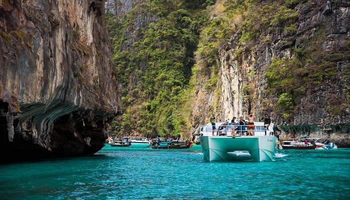 Ao Pileh Bay is part of the six islands in the Phi Phi Islands group. 