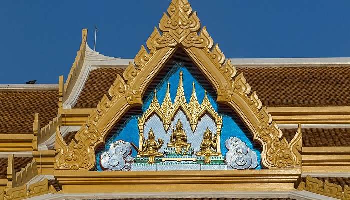 Wat Traimit Bangkok reflects the typical Thai styles in the manner of a more refined and intricate work.