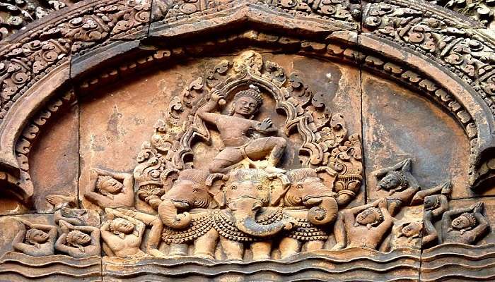 Craving Scplutures found on the wall of Banteay Srei Temple in Cambodia