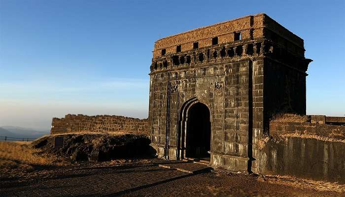 Rampart near Maha Darwaja (Grand Gate), Raigad Fort