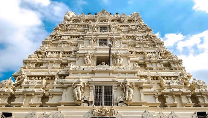 Explore the complex architecture of Arulmigu Ramanathaswamy Temple