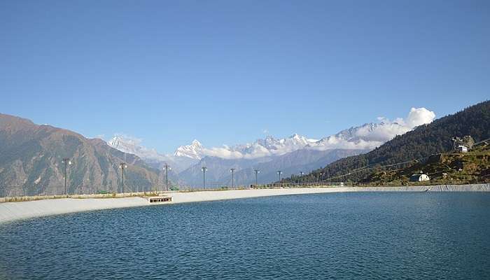 The pretty Auli Lake amidst the most breathtaking landscapes near Vishnuprayag.