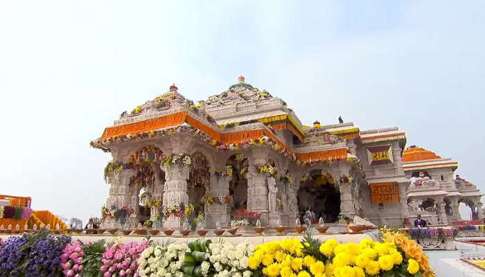 Ram Mandir is located at a distance of approximately 1.5 kilometres from the Tulsi Udyan in Ayodhya, Uttar Pradesh