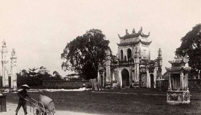 Black & White picture of Bac Ha Temple