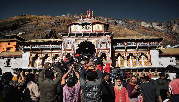 People Experience a divine journey in Badrinath Temple