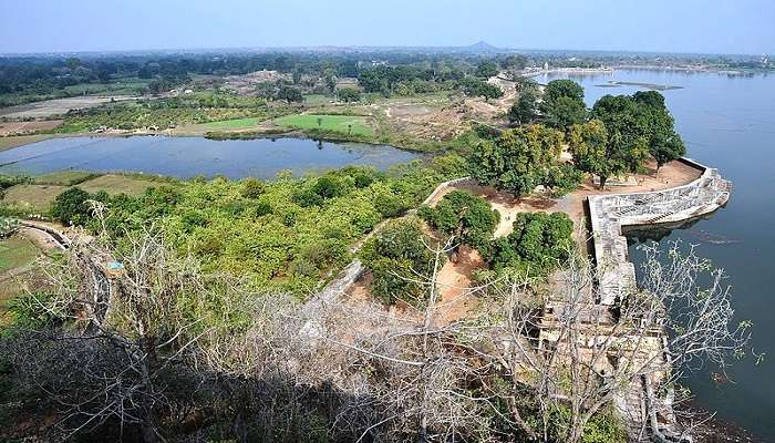 Barua Sagar Tal is a famous destination for families