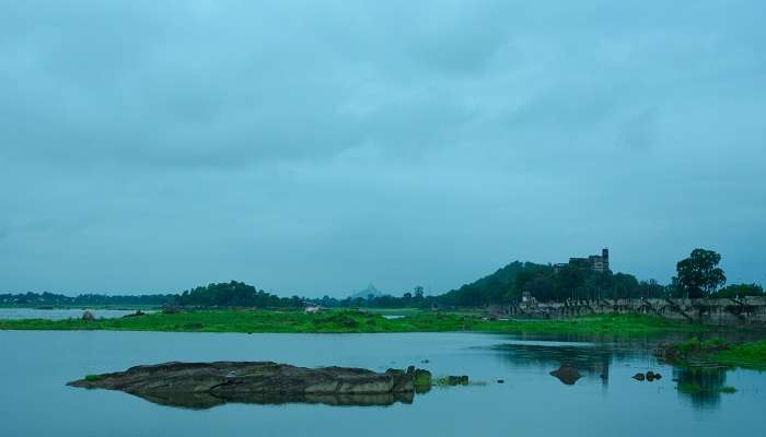 Barua Sagar is a human-made lake near a town in Jhansi