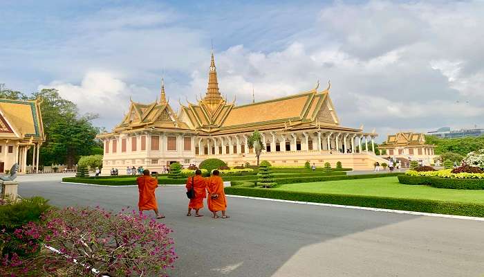 Sanctum at the Wat Phnom Daun Penh temple