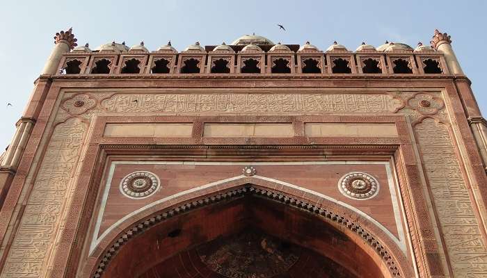 The ceiling at Buland Darwaza