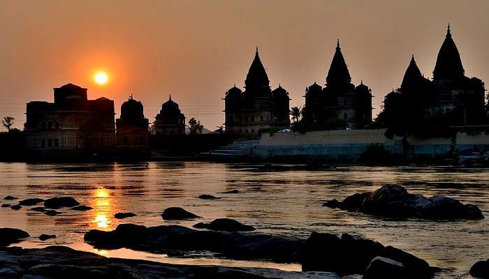 The Betwa River in Orchha, Madhya Pradesh is nature’s masterpiece that one must visit.