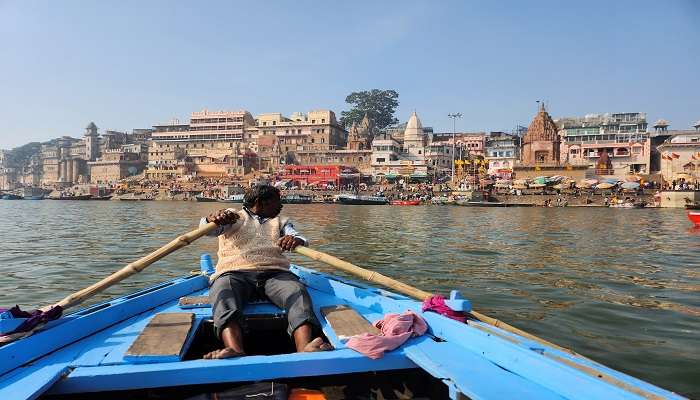 To experience the true beauty of Varanasi, it is highly recommended to go on a boat ride on the sacred Ganga