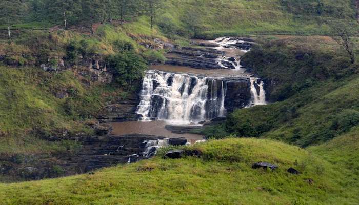 Chutes Sainte Claire, C’est l’une des meilleurs endroits à visiter à Nuwara Eliya