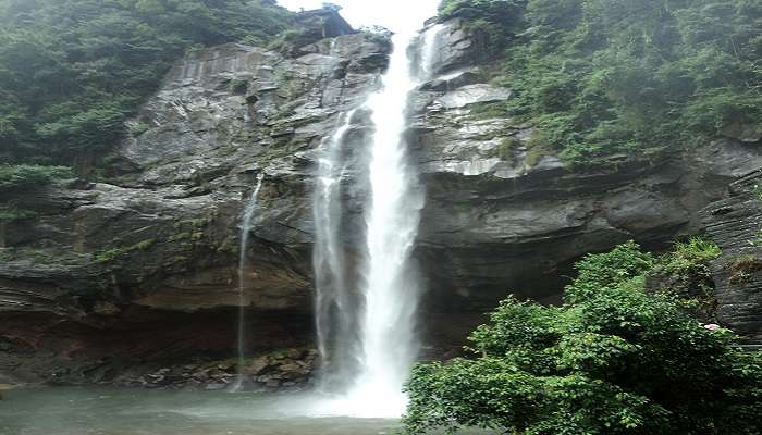 Chutes d’Aberdeen, C’est l’une des meilleurs endroits à visiter à Nuwara Eliya