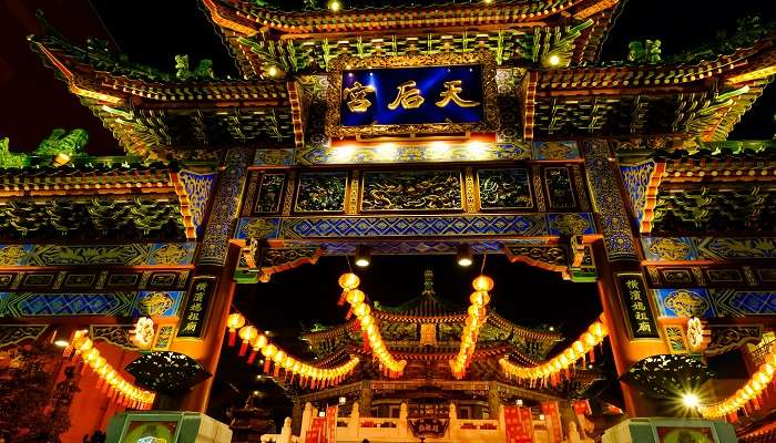 Traditional Chinese architecture showcase at Quan Cong temple