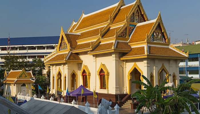 Wat Traimit Bangkok is the place for you to experience the culture.