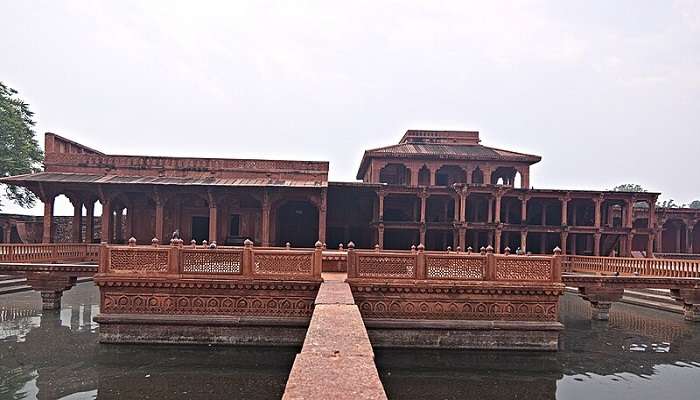 The Daulat Khana-I-Khas comprises Emperor Akbar’s library and resting area