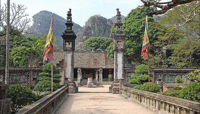 Architecture of temples of Hua Lu in Vietnam