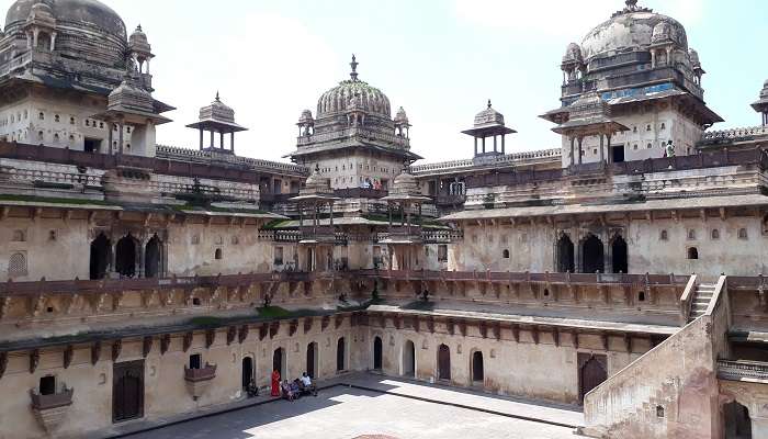 A picture of Dinaman Palace near Laxmi Temple Orchha 