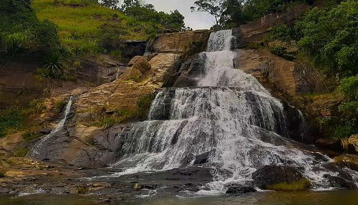 A stunning view Diyaluma Falls 