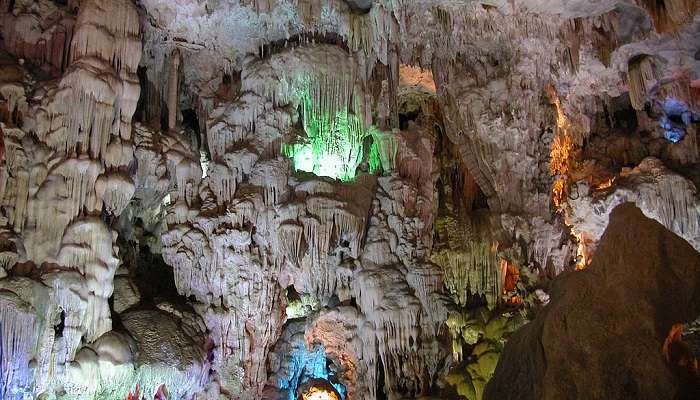 Dong Thien Cung cave interior with rocks