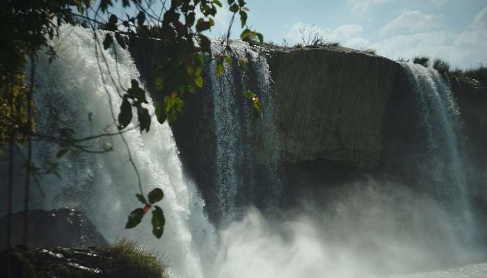 Stunning Dray Nur Waterfall