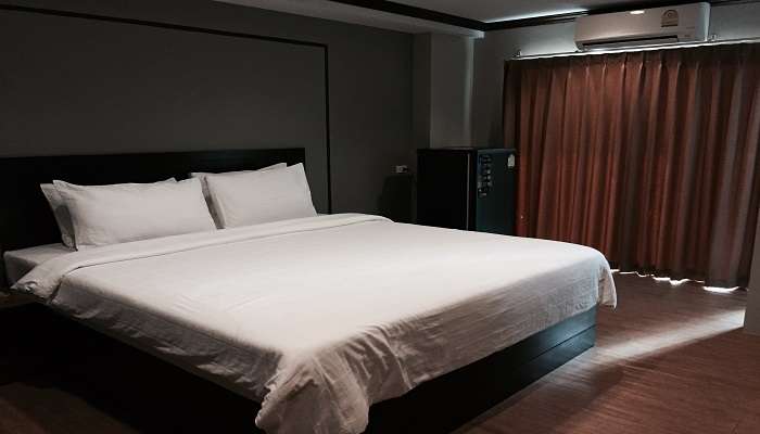 Bedroom of Mid Range Hotel in list of places to stay