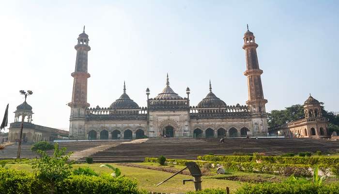 A picture of Asfi Mosque near Bara Imambara in Lucknow