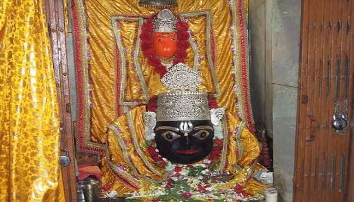Seek the blessings at the Shri Kamta Nath Mandir Chitrakoot. 