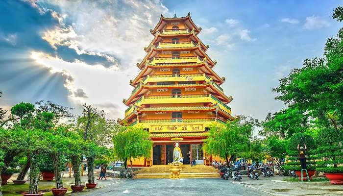 Giac Lam Pagoda is a tourist hotspot that is close to HANZ Bao Long Riverside Hotel