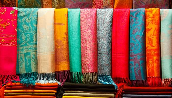 Pashmina shawls are one of the famous things to buy in Badrinath