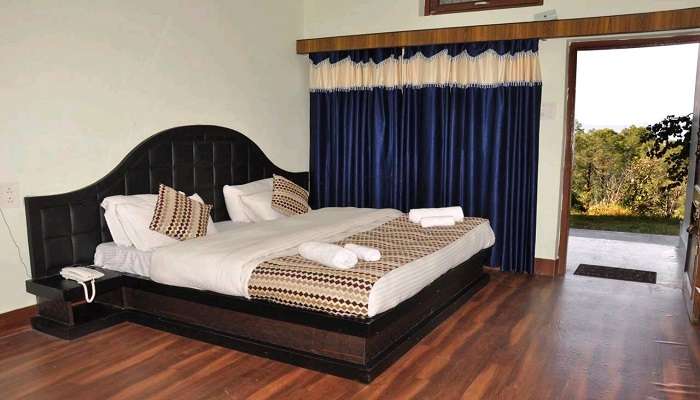 Private deluxe rooms face the stunning mountain view and lavish places to stay in Kausani