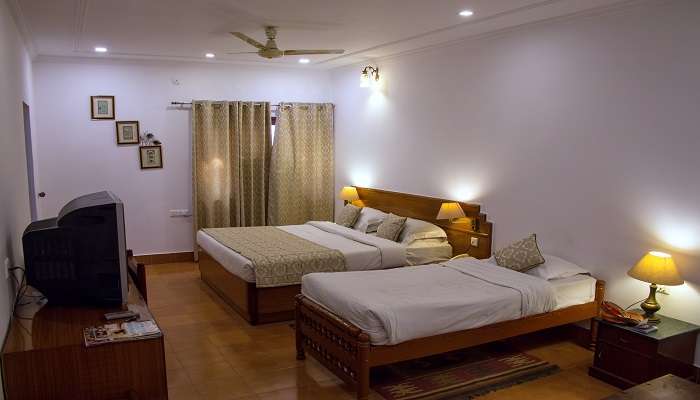 Hira Niwas is one of the best hotels in Kangra near Bajreshwari temple