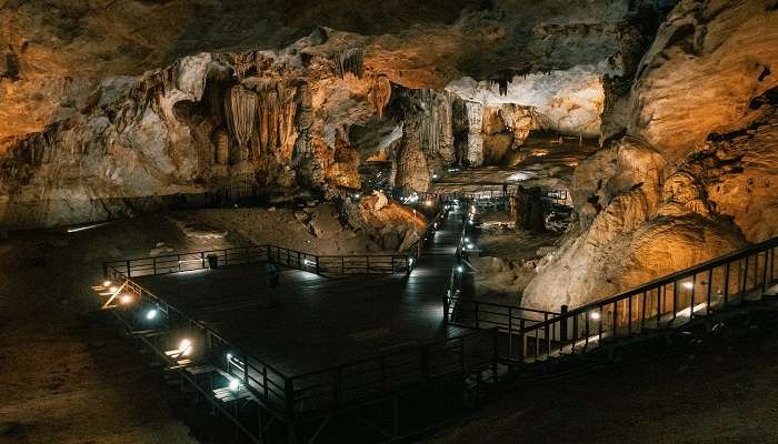 Discovering the Phnom Chhngok Cave's labyrinthine passages