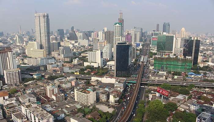 An alleged murder plot and financial crisis led to the abandonment of Sathorn Unique Tower.