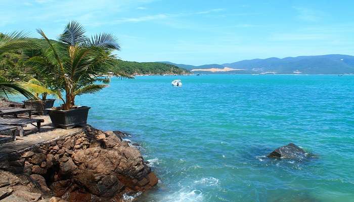 Mesmerising view of Hon Mieu Island, which is close to Hon mun island