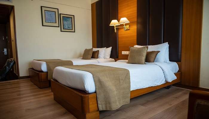 You can choose from two twin beds or a double bed in Hotel Athidhi Inn